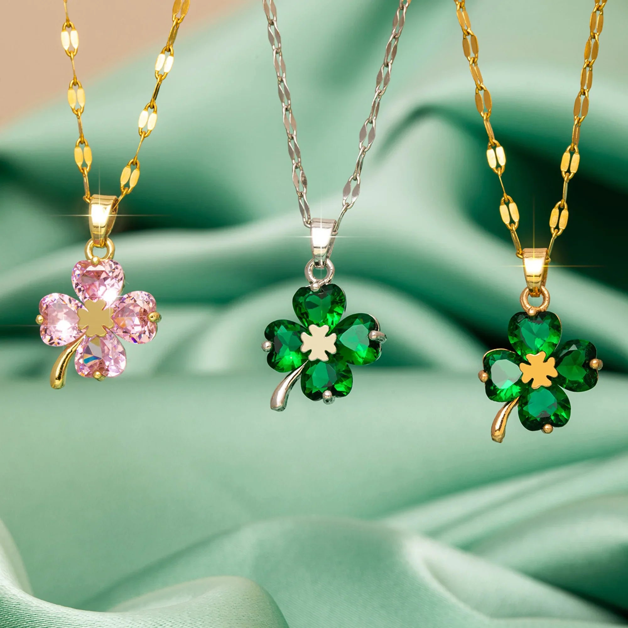 Necklace with Colored Four-Leaf Clover Pendant gold and pink
