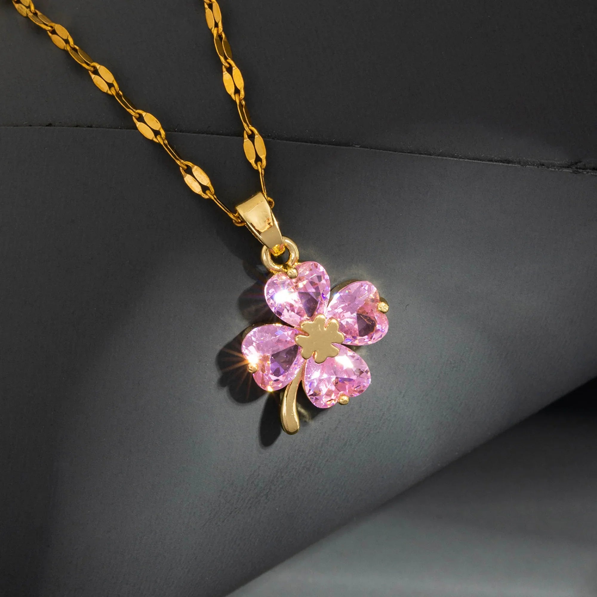 Necklace with Colored Four-Leaf Clover Pendant gold and pink