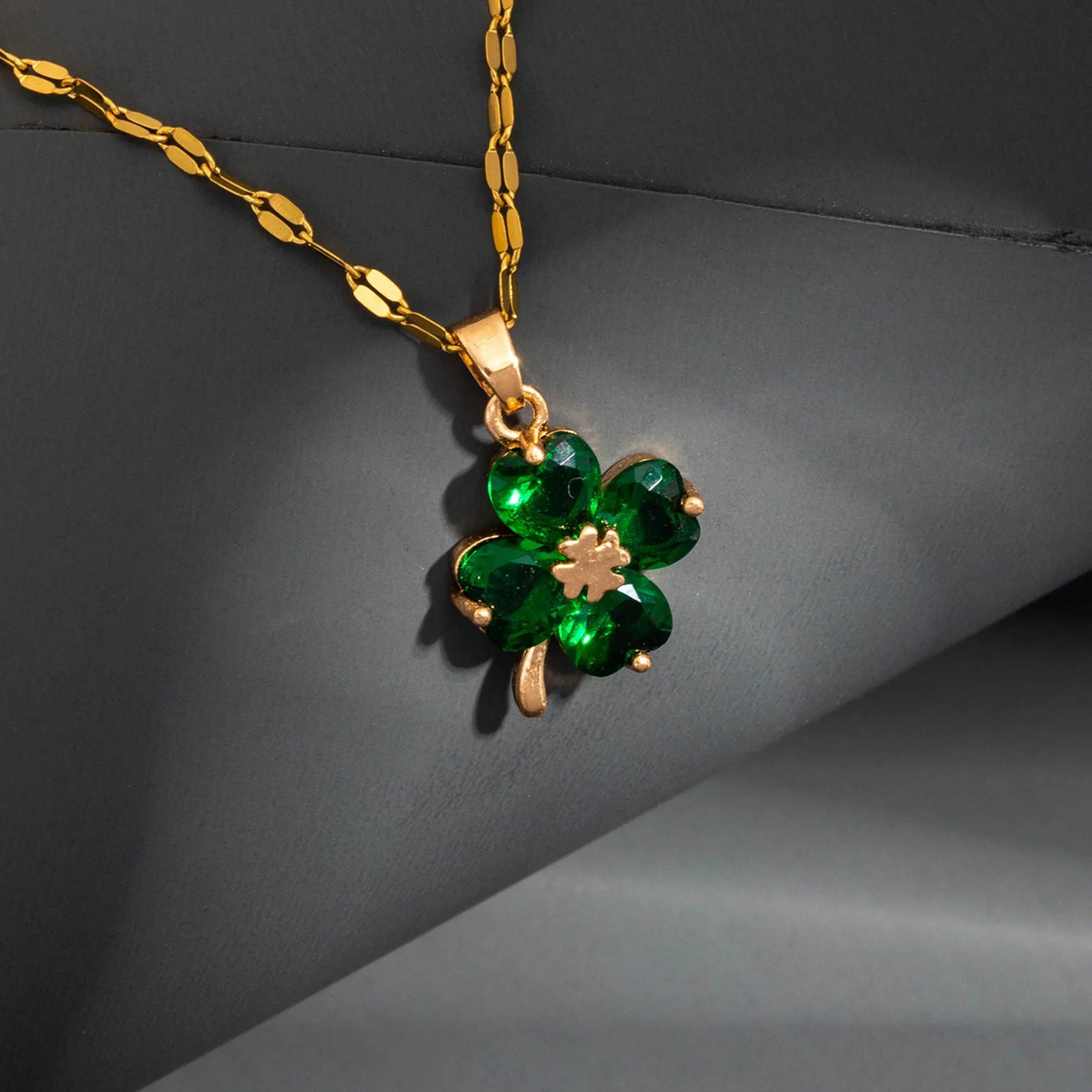 Necklace with Colored Four-Leaf Clover Pendant gold and green