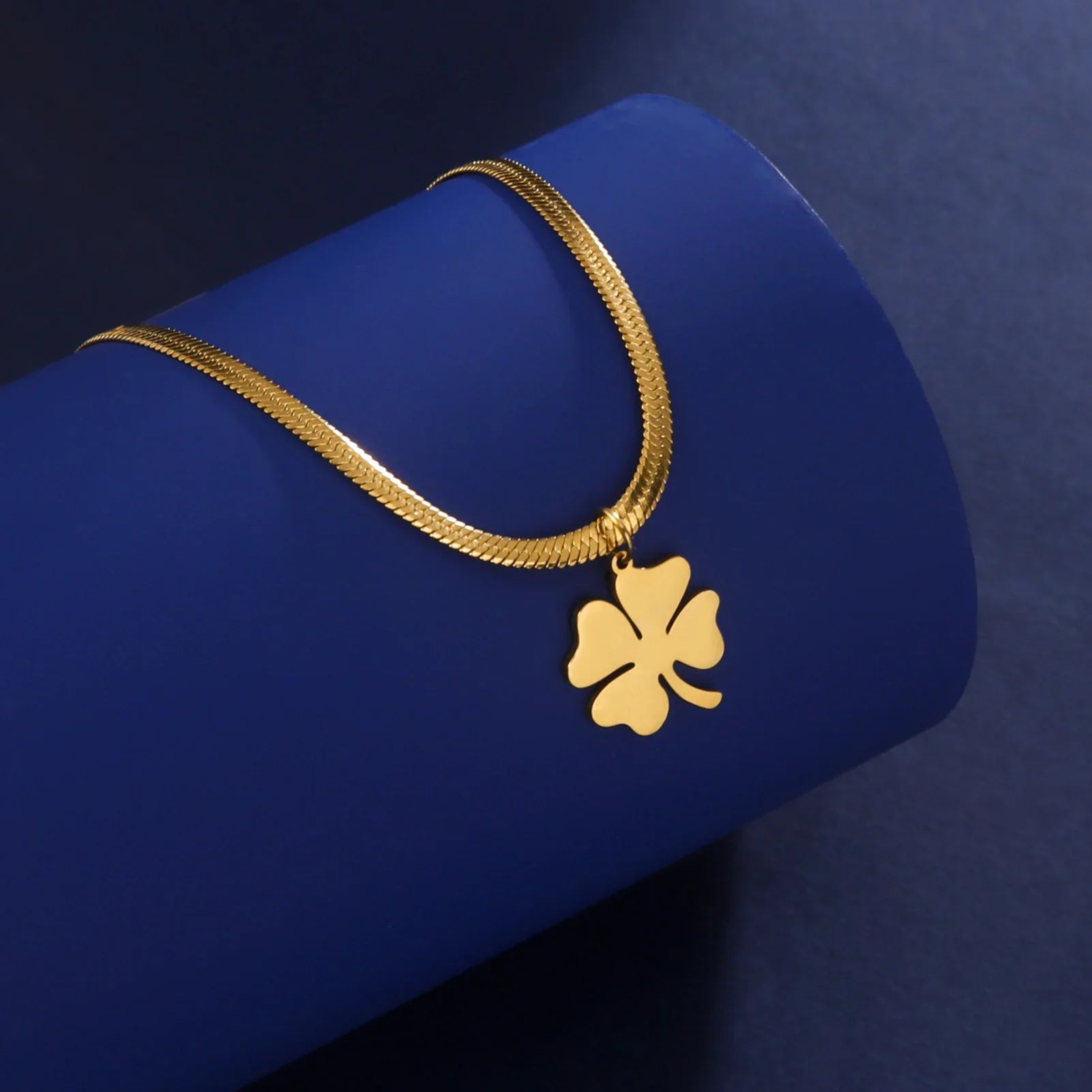 Necklace with Four-Leaf Clover Lucky Pendant gold