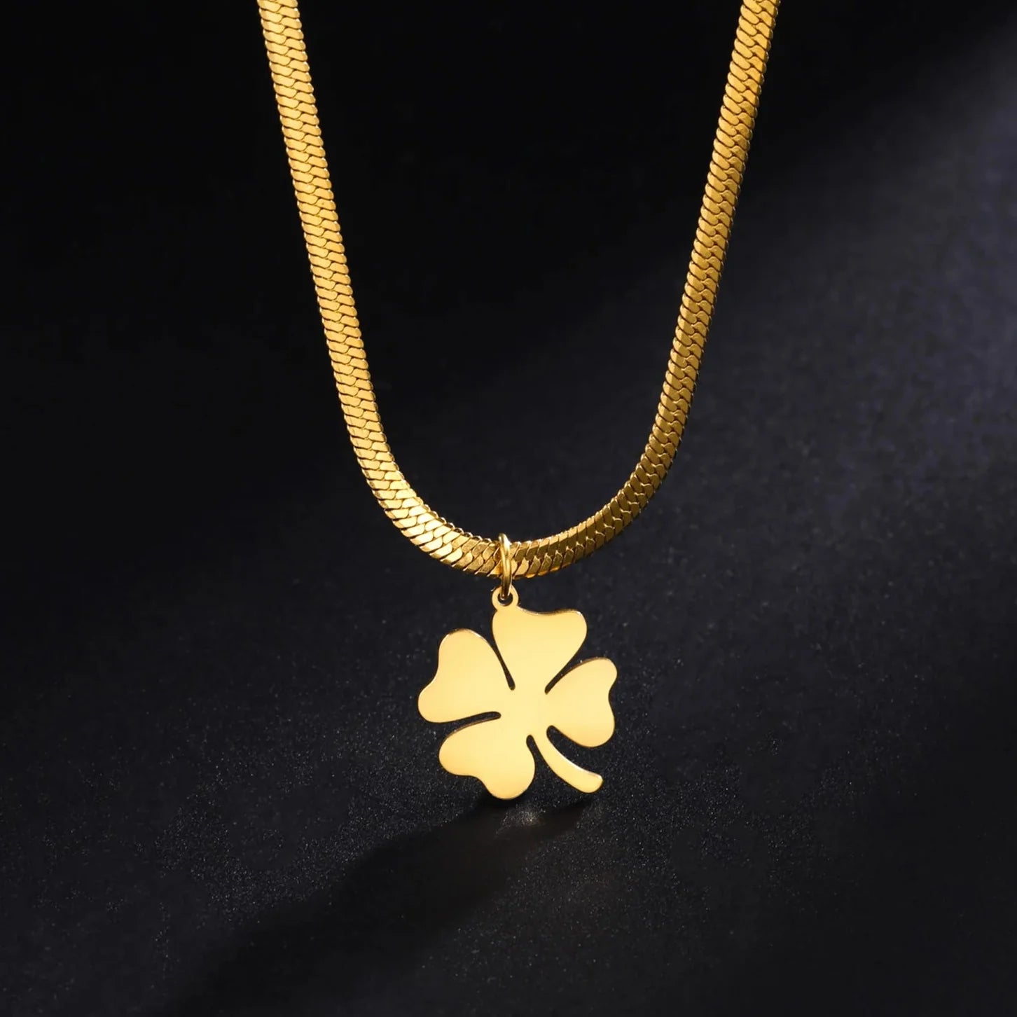 Necklace with Four-Leaf Clover Lucky Pendant gold
