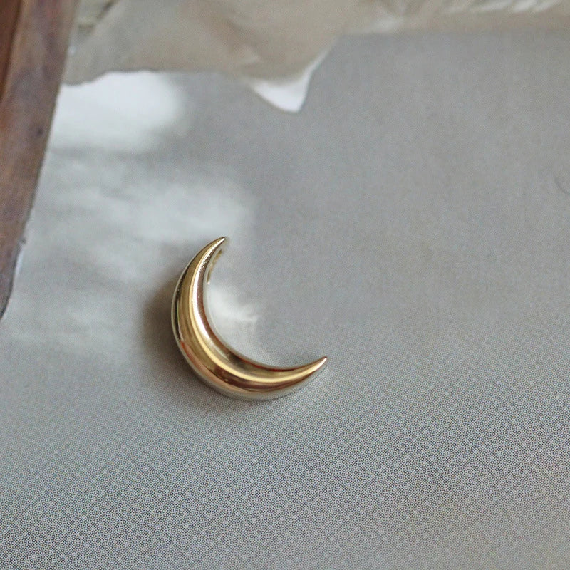Discreet Necklace with Moon Pendant for Women gold