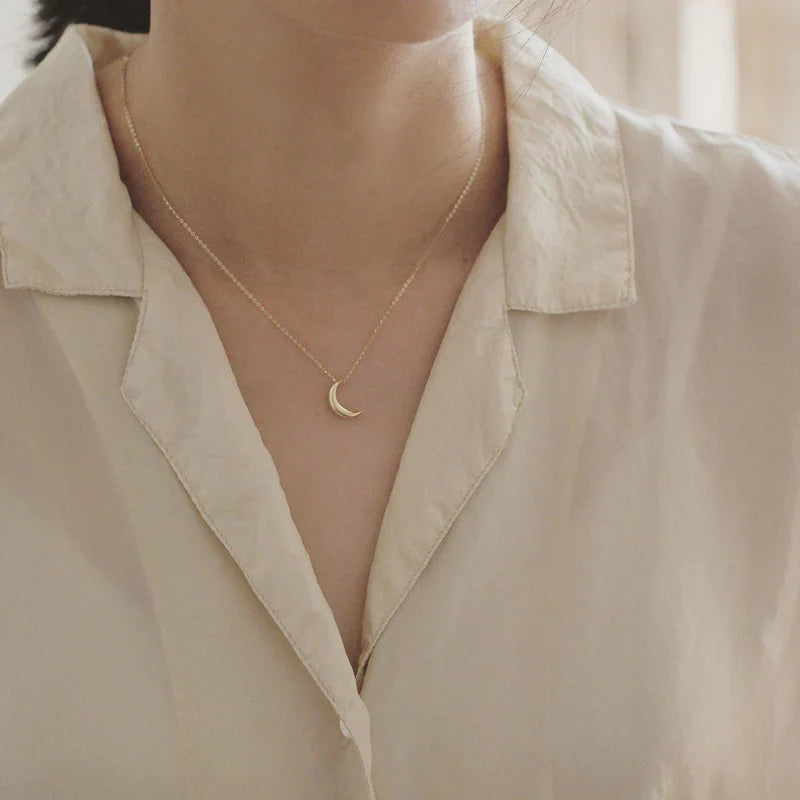 Discreet Necklace with Moon Pendant for Women gold