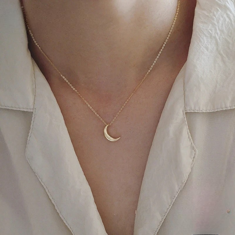 Discreet Necklace with Moon Pendant for Women gold