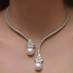 Elegant shiny necklace with beads