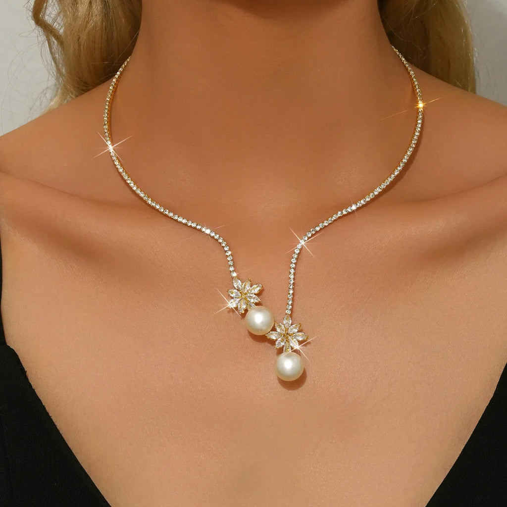 Elegant shiny necklace with beads