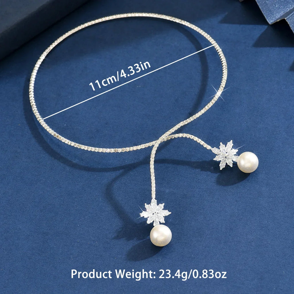 Elegant shiny necklace with beads