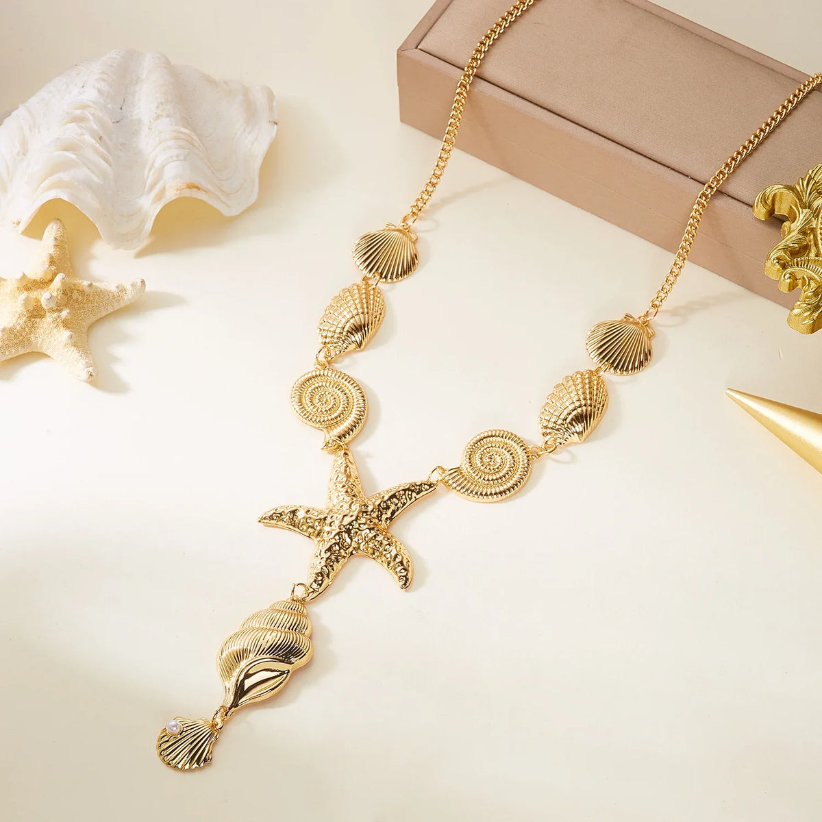 Y-necklace with shell and starfish
