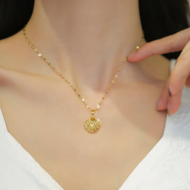 Seashell Pendant Necklace Scallop Shell and Pearl