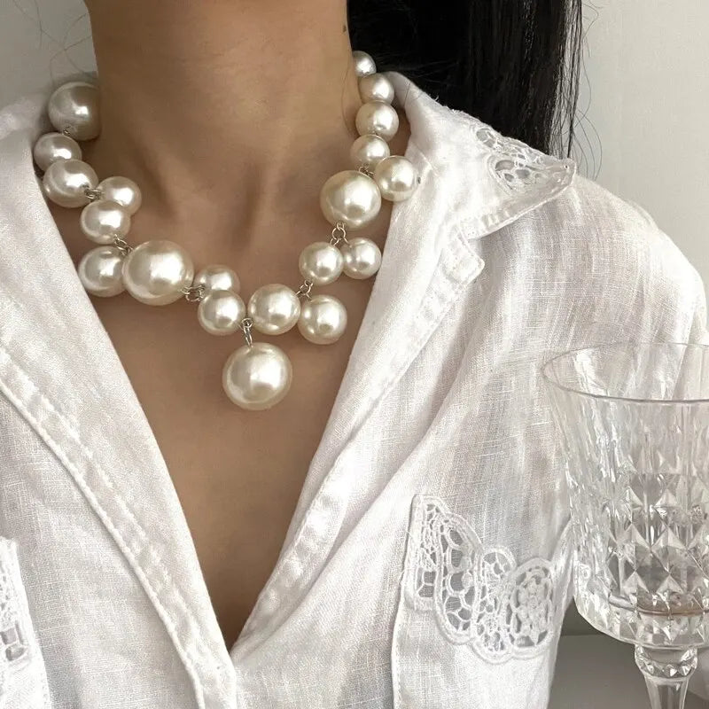 Imposing Pendant Necklace with Large Pearls