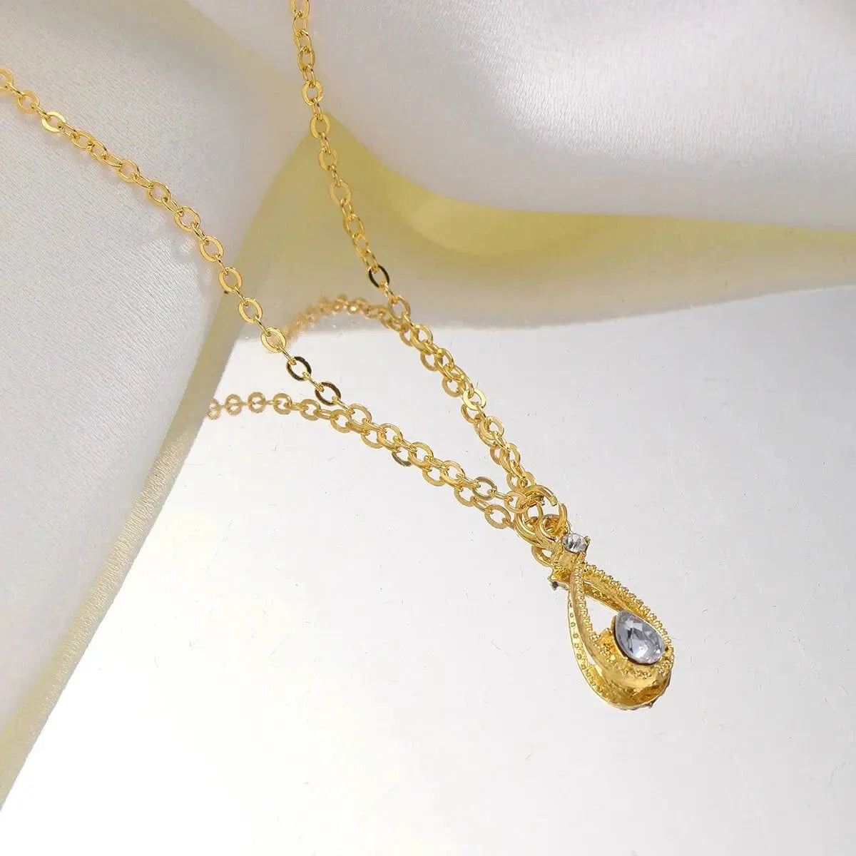 Fine Water Drop and Gold Pearl Pendant Necklace