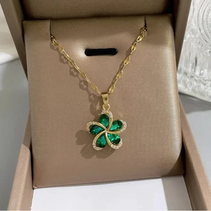 Green Flower Pendant Necklace with 5 Petals