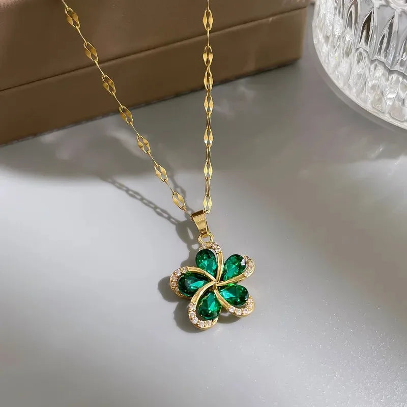 Green Flower Pendant Necklace with 5 Petals