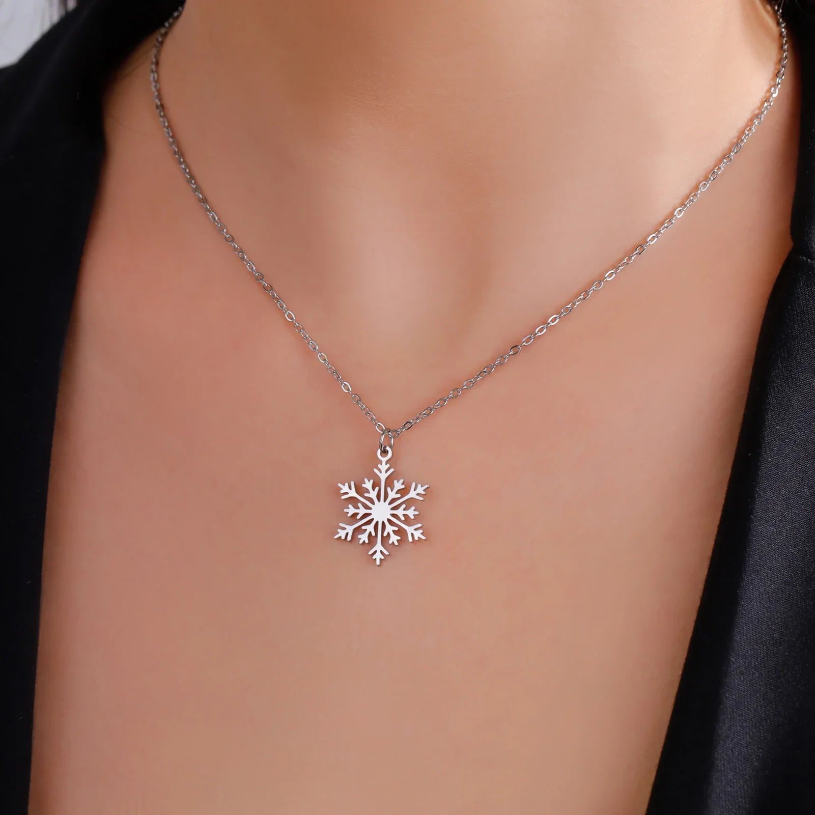 Winter Snowflake Pendant Necklace silver