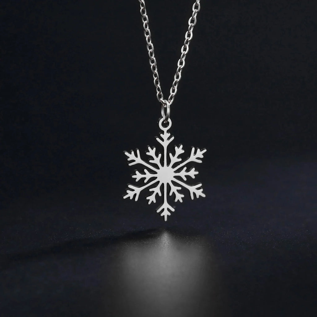 Winter Snowflake Pendant Necklace silver