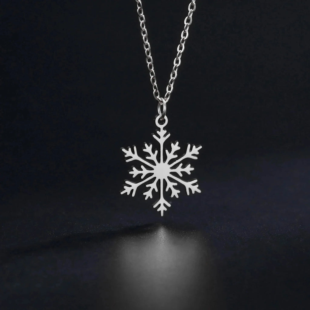 Winter Snowflake Pendant Necklace silver