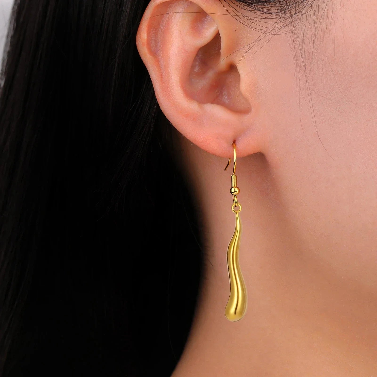 Asymmetric Water Drop Pendant Necklace gold