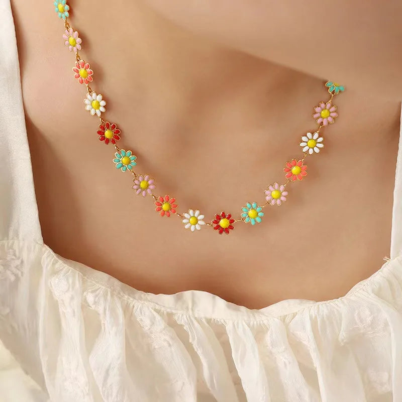 Choker Necklace with Daisy Flower Pendant