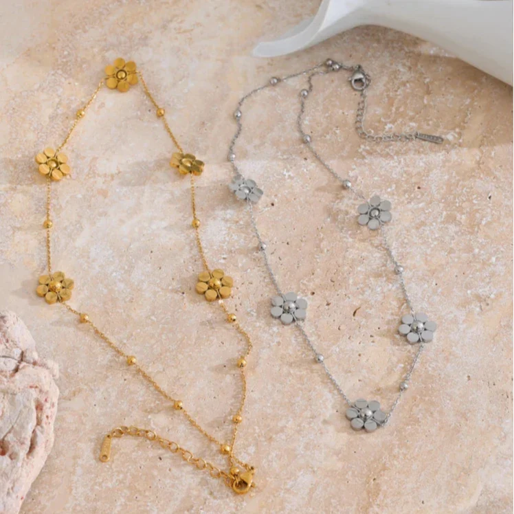 Choker Necklace Pendant with Silver Flowers