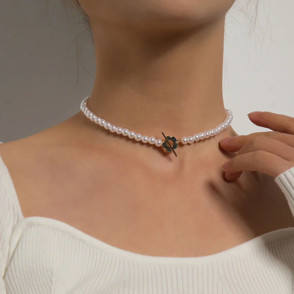 White and silver Flower Pendant Choker Necklace