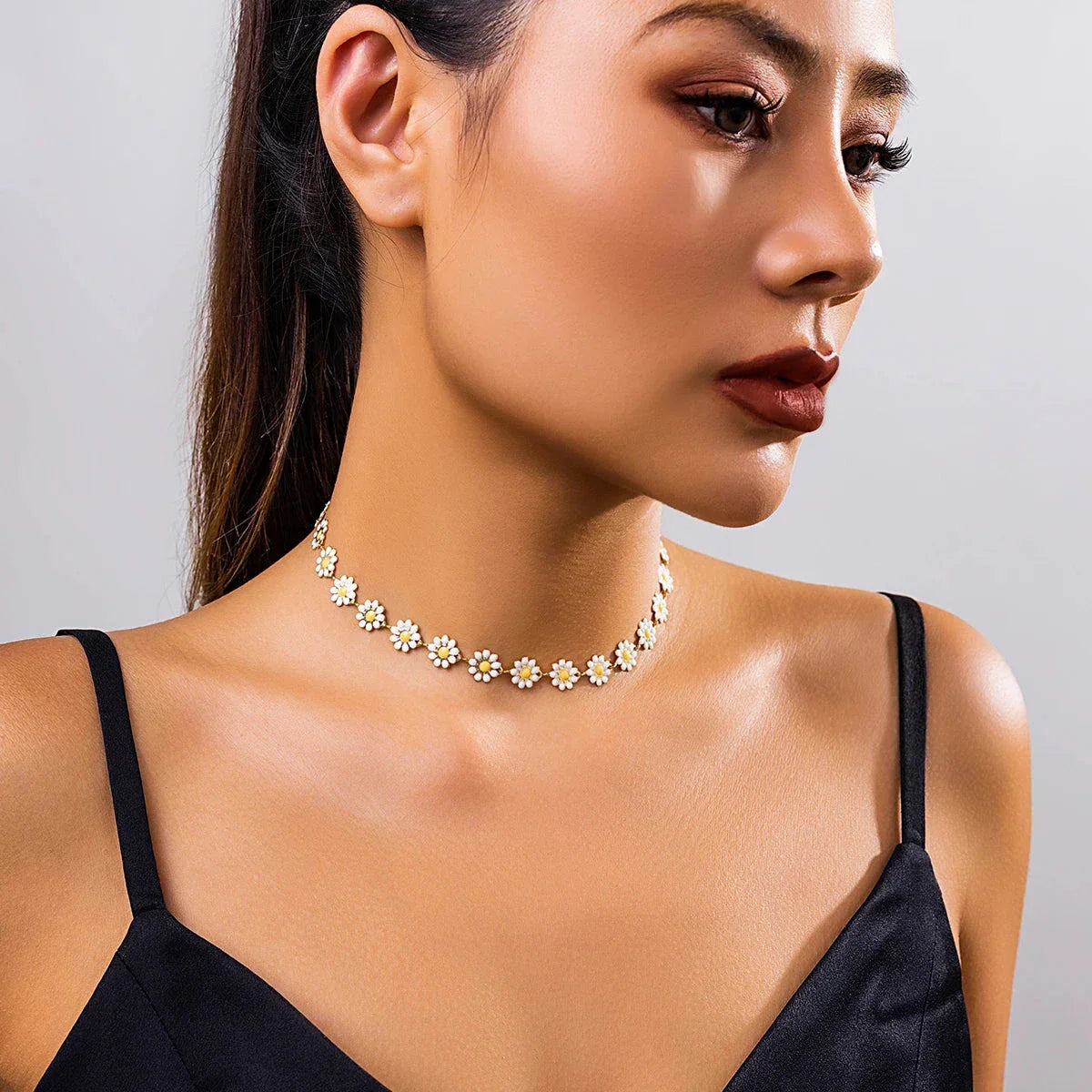 Choker Necklace Daisy Flower Pendant