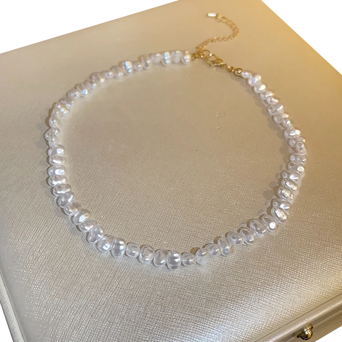 White Style Choker Necklace in Pearls