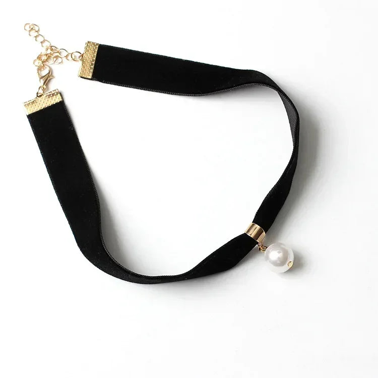 Bohemian Style Necklace Pendant with White Pearl