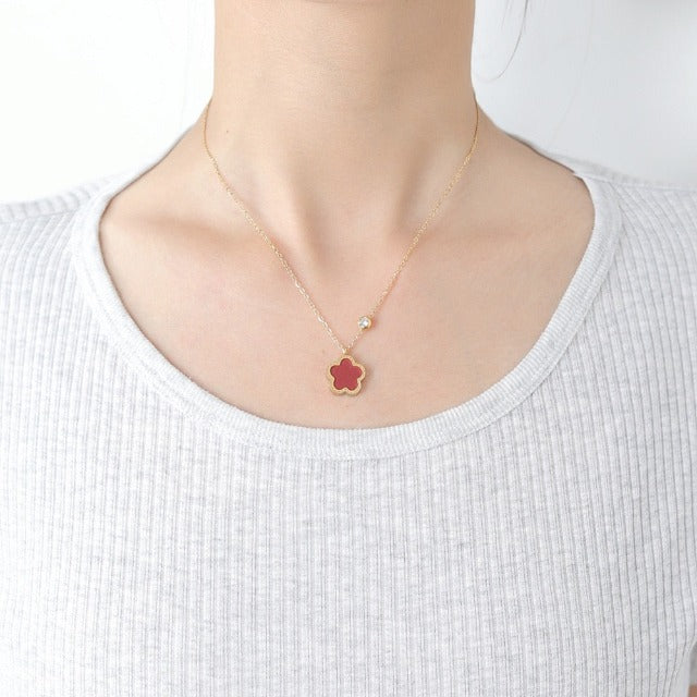 Pearl Clover Necklace Golden Chain Pendant for Red Women