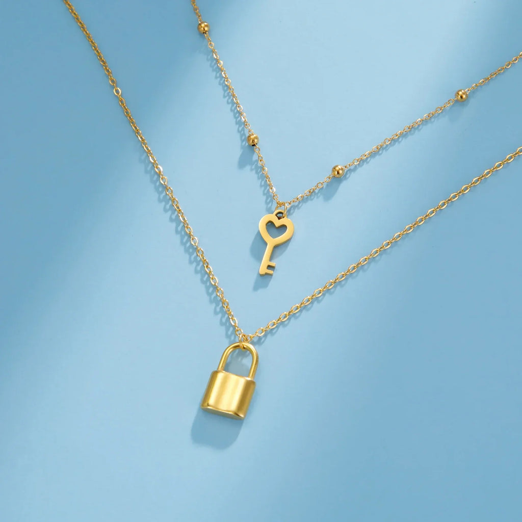 Double necklace with key and lock pendant in gold