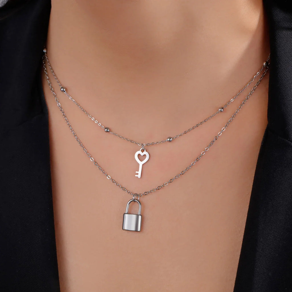 Double necklace with key and lock pendant in silver