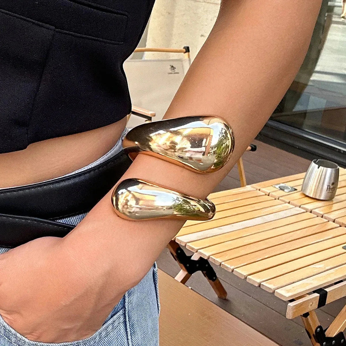Large Water Drop Curb Chain Bracelet gold