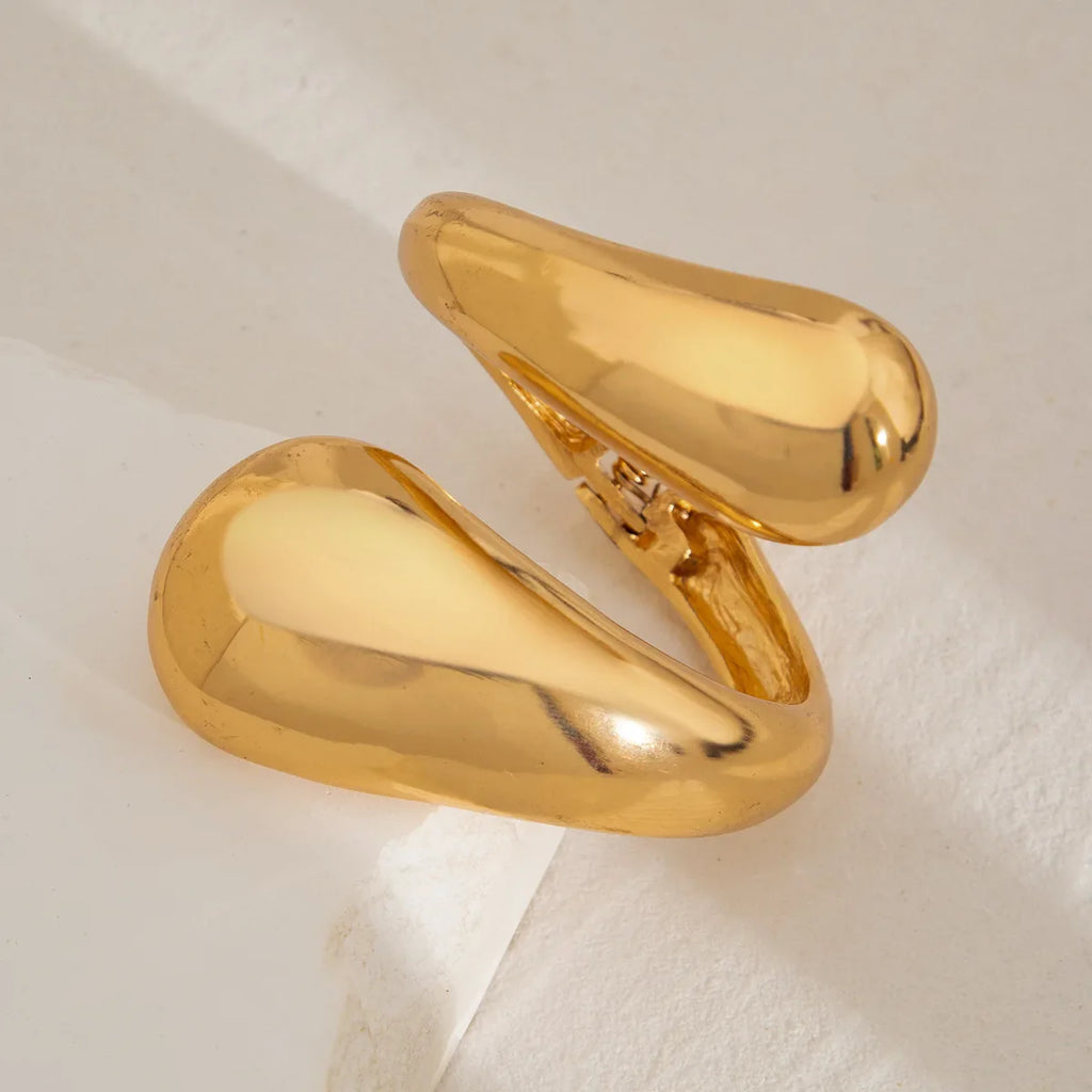 Large Water Drop Curb Chain Bracelet gold