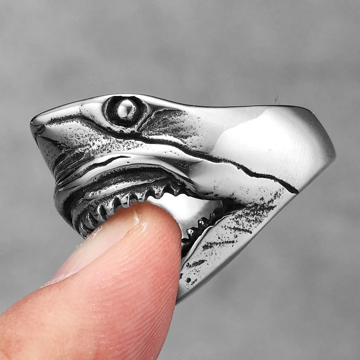 Large shark-head ring